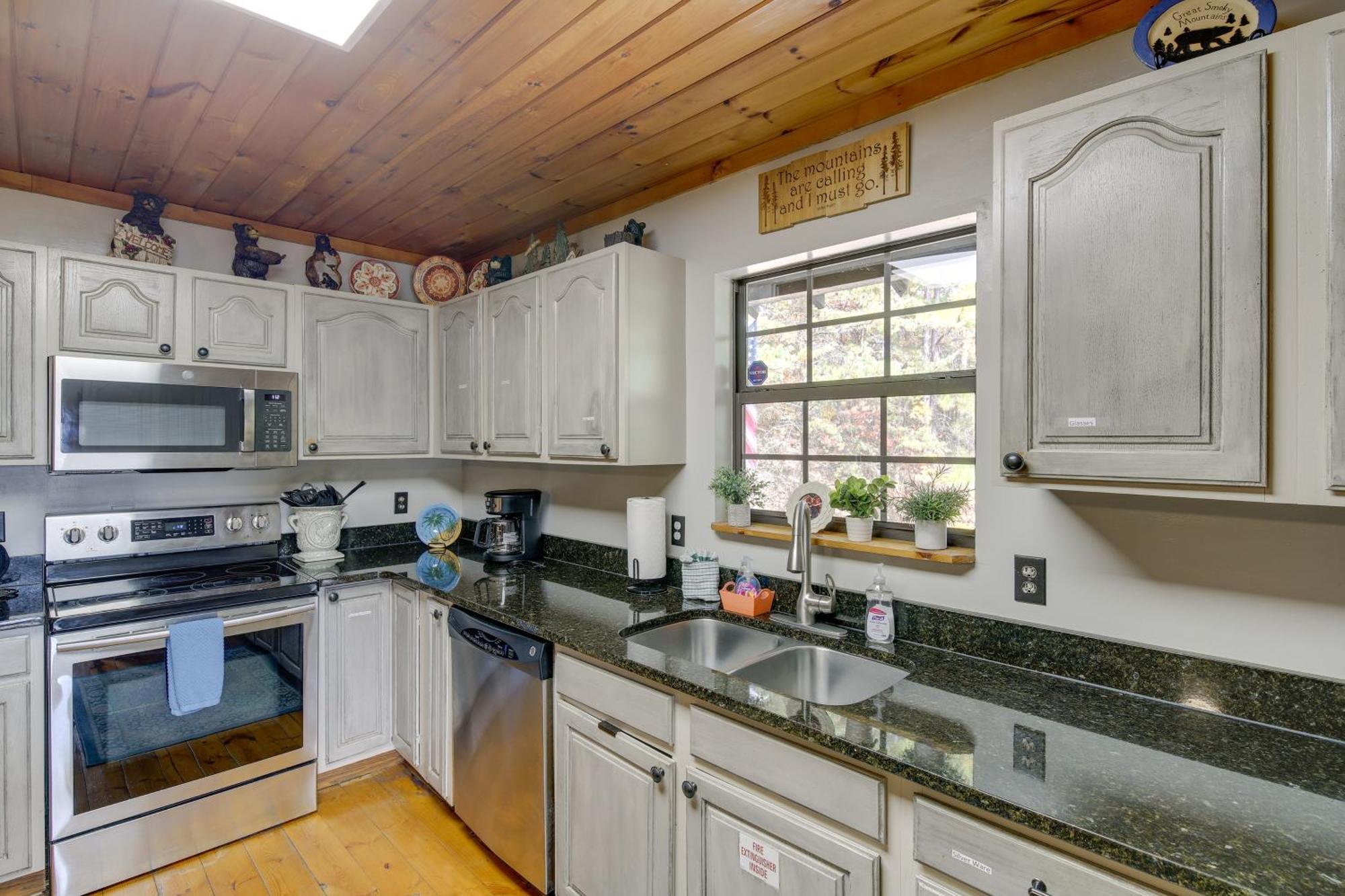 Above And Beyond Pigeon Forge Cabin With Prime Views! المظهر الخارجي الصورة